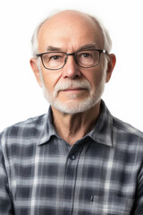 Obraz premium Passfoto - Rentner im Hemd mit Brille und Bart und grauen Haaren 