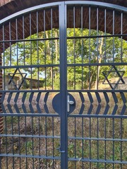 Eingangstor zu einem jüdischen Friedhof in Neustrelitz, Mecklenburg - Vorpommern