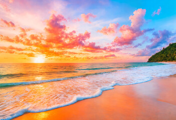 Fototapeta premium Golden Sunrise on the Ocean Horizon