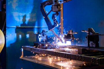 Machine en action dans une usine