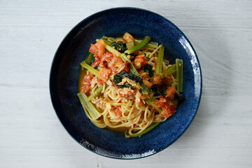 小松菜とベーコンのトマトソースパスタ