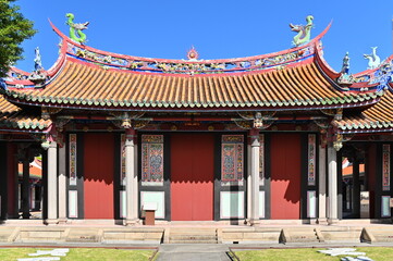 Fototapeta premium Daytime view of the Yi Gate (Da Cheng Gate), located in front of the Dacheng Hall at Taipei Confucius Temple. Closed except during ceremonial events.