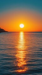 Naklejka premium Serene Golden Sunset Setting Over Tranquil Calm Sea with Warm Glow - Picturesque Clear Weather Scenery