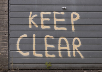 Obraz premium keep clear sign on a metal door 