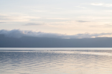 美しい朝の十和田湖