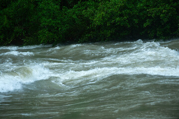 Fototapeta premium 大雨による増水