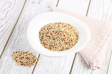 Raw dry quinoa cereal grain