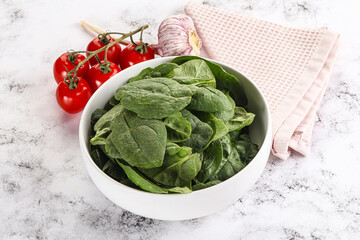 Green spinach leaves in the bowl