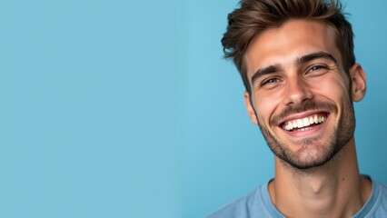 Obraz premium Close up a beautiful healthy smile of a young man on light blue background with copyspace