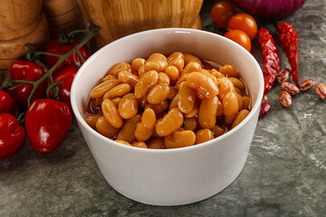 Canned beans in tomato sauce