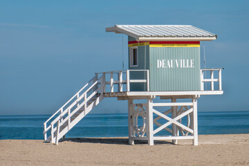 Poste de secours sur la plage de Deauville