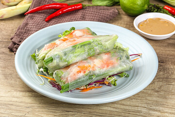 Vietnamese spring roll with prawn and salad