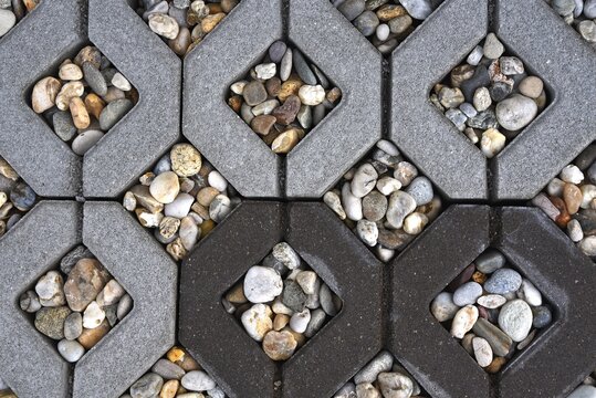 Wabensteine aus Beton mit Schotter gef&uuml;llt, Hintergrund