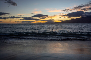 Fototapeta premium Sunset at Beach in Maui, Hawaii, USA