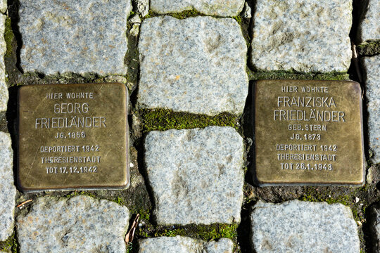 Stolpersteine f&uuml;r Georg Friedl&auml;nder und Franziska Friedl&auml;nder in Kiel; vom K&uuml;nstler Gunter Demnig am 11. Oktober 2006 verlegt
