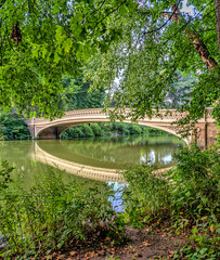 Fototapeta premium Bow bridge, early morning late summer