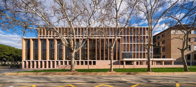 Modern University Building with Innovative Architecture