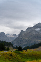 Obraz premium Beautiful landscape with mountains on a rainy day, in Pirineos, Huesca (Spain)