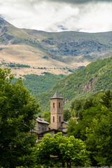 Obraz premium Landscape with Eriste old town on background, in Pirineos, Huesca (Spain)