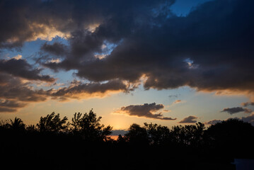 Obraz premium Beautiful sunset over the forest trees, aerial view