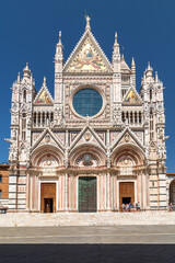 Obraz premium Westfassade des Doms von Siena (Duomo di Siena) in der Toskana, Italien