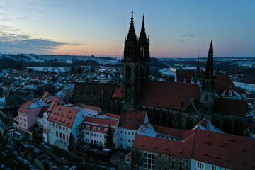 Fototapeta premium Meissen with Meissen Cathedral in winter at blue hour