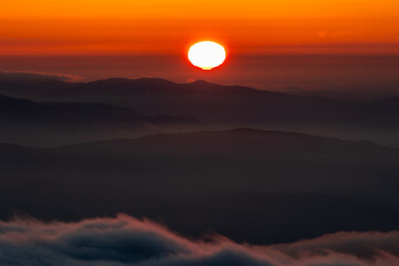 The sun as the protagonist of the sunset in the mountains of Asturias, Spain, on a summer day!
