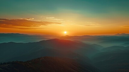 Obraz premium A stunning sunrise over a mountain range with the sky transitioning from dark to light.