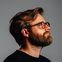Obraz premium Men's Portrait: Contemplative and Pensive Subject Against a Soft Gray Backdrop