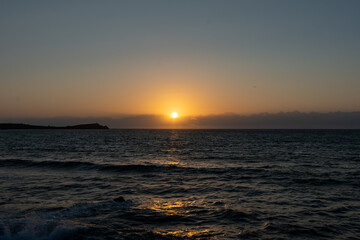 Golden sunset illuminating the atlantic ocean in newquay, cornwall © Dimitar