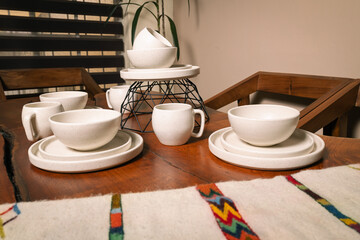 Vajilla plato de color arena de material de cerámica