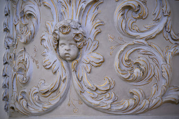 Face of an angel carved in gilded flowers.