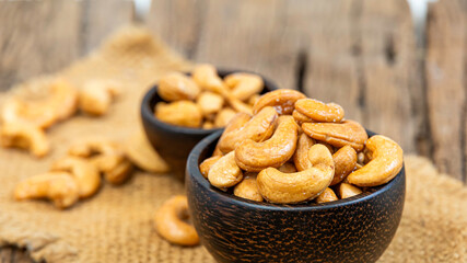 bowl of cashew nuts