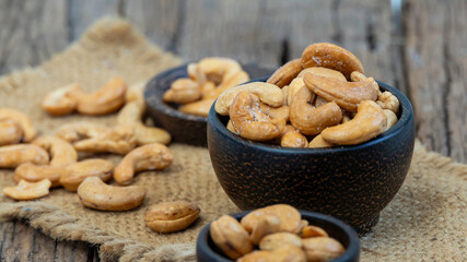 bowl of cashew nuts