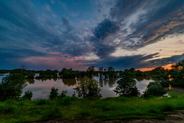 Abendstimmung über der niederbayerischen Donau