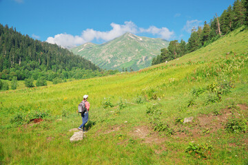 Naklejka premium Young woman enjoys view of mountain valley.