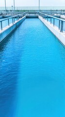 Obraz premium A tranquil view of a clear blue pool, reflecting the bright sky, ideal for relaxation and leisure activities.