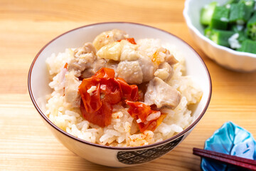 塩麹漬け鶏とミニトマトの炊き込みご飯