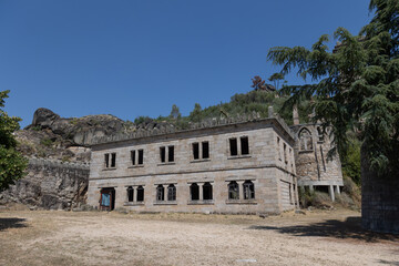 Obraz premium Abandoned Termas Rádium (Hotel Serra da Pena) ruins in Sortelha, Portugal. This historic stone structure, nestled in a rugged landscape, symbolizes architectural decay and forgotten heritage