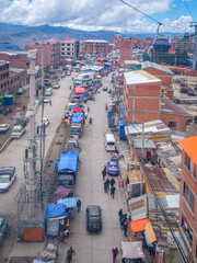 Vue a&eacute;rienne du march&eacute; de l'Altiplano &agrave; La Paz, capitale de la Bolivie