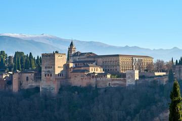 Fototapeta premium Alhambra castle in Granada in front of Sierra Nevada mountains
