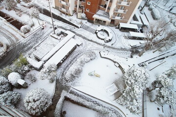 冬の団地の公園