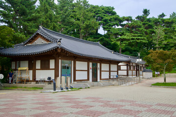 Fototapeta premium Exhibition and Culture Information Center Near Cheonggan Pavilion
