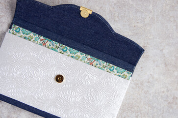 カルトナージュ　エレガントな三つ折りファイルフォルダー