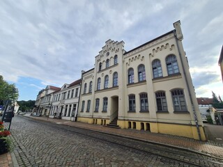 Fototapeta premium eine schöne Nebenstrasse mit toller Architektur in Bad Doberan, Mecklenburg - Vorpommern