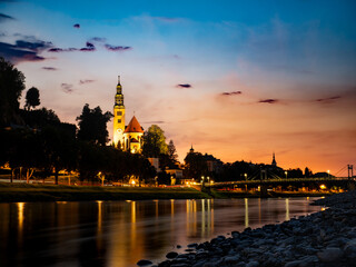 Obraz premium Kirche Salzburg am Abend