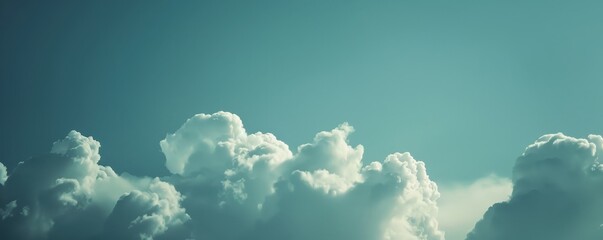 Naklejka premium Beautiful cotton-like clouds against a serene blue sky. Perfect for backgrounds, nature themes, and calming visuals.