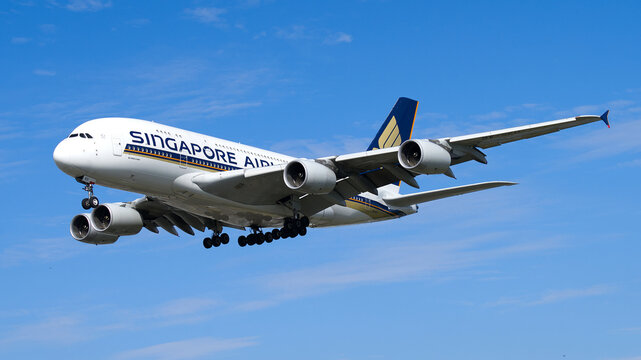 Singapore Airlines Airbus A380 on final approach to landing with a clear blue sky. London - 28th August 2024