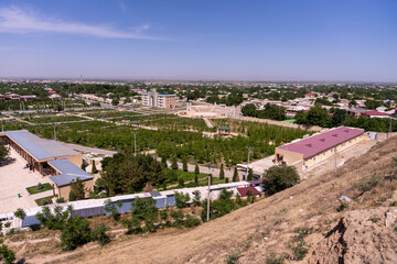 Obraz premium A city with a large park in the middle