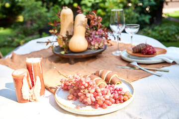fall garden table setting with pumpkins and hydrangea in brown and burgundy tones
